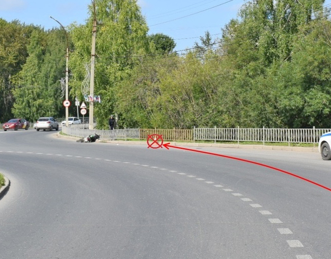 В Ухте водитель мотоцикла Kawasaki врезался в бордюр